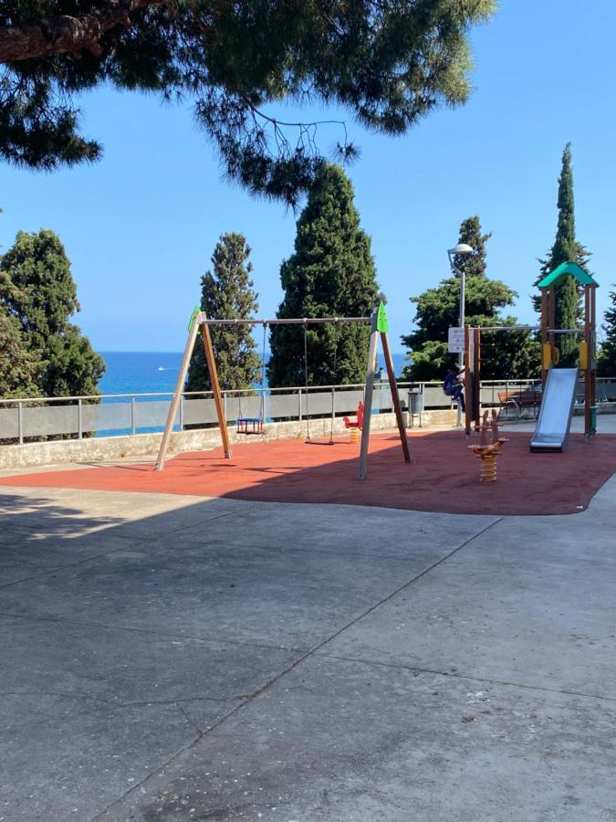 3 Bdrm Apart Near The Sea! Great For Kids! Arenys de Mar Esterno foto